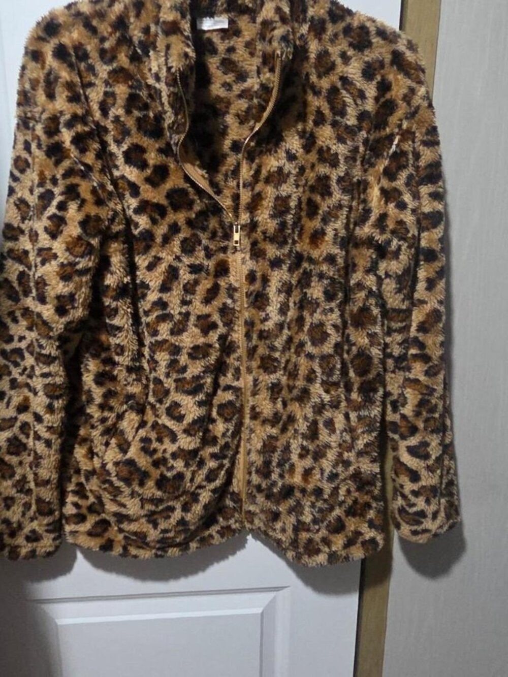 Leopard print faux fur jacket with zipper #leopardprint #fauxfur #winterwear